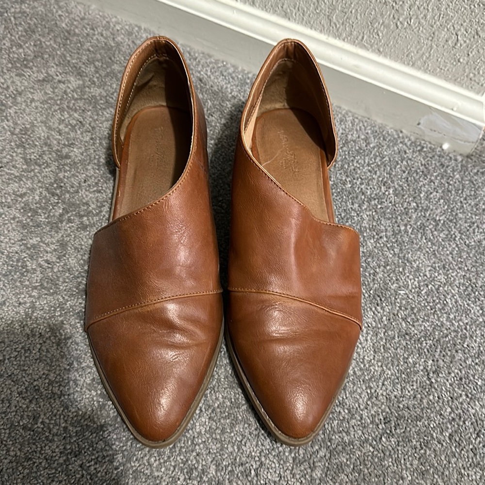 Camel open side shoes, size 8W